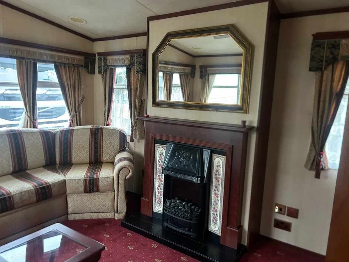 Willerby lamburn 38x12x2 bed winter pack / of park - Image 3