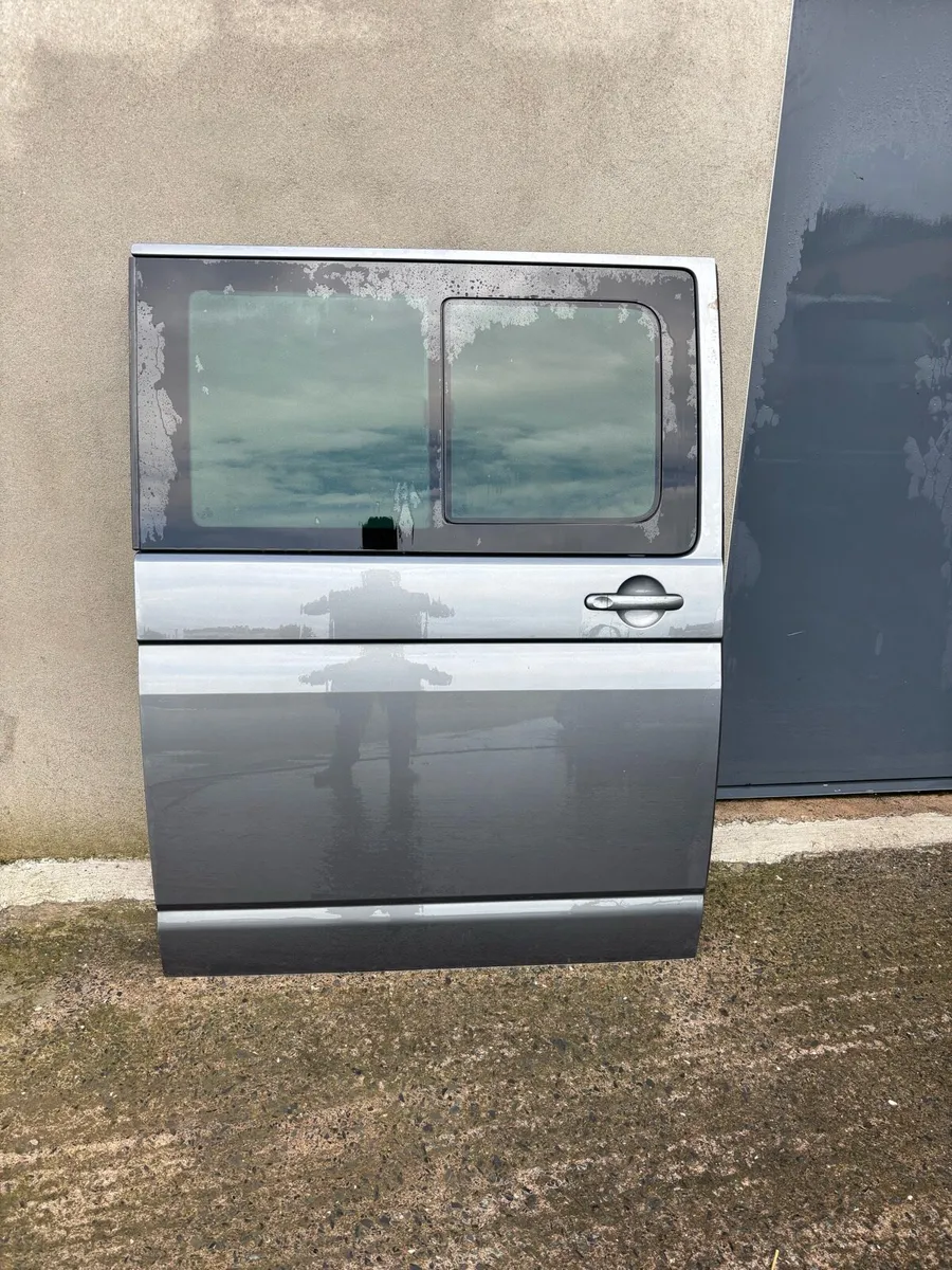 Volkswagen Transporter Bulkhead & RH Sliding Door - Image 4
