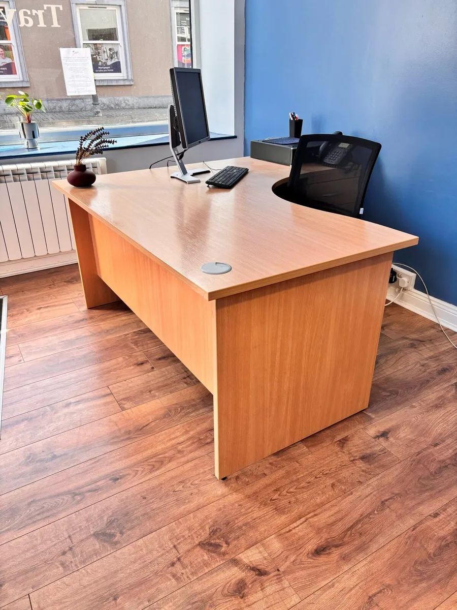 3 Large Office Desks with 3 Cabinets - Image 1