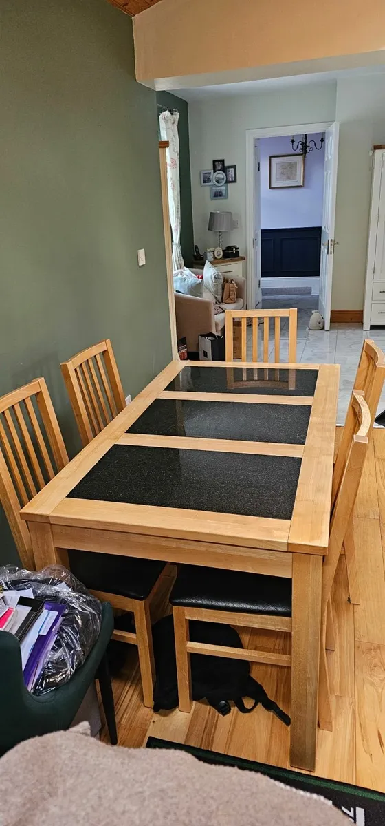 Dining table, 5 chairs and matching sideboard - Image 4
