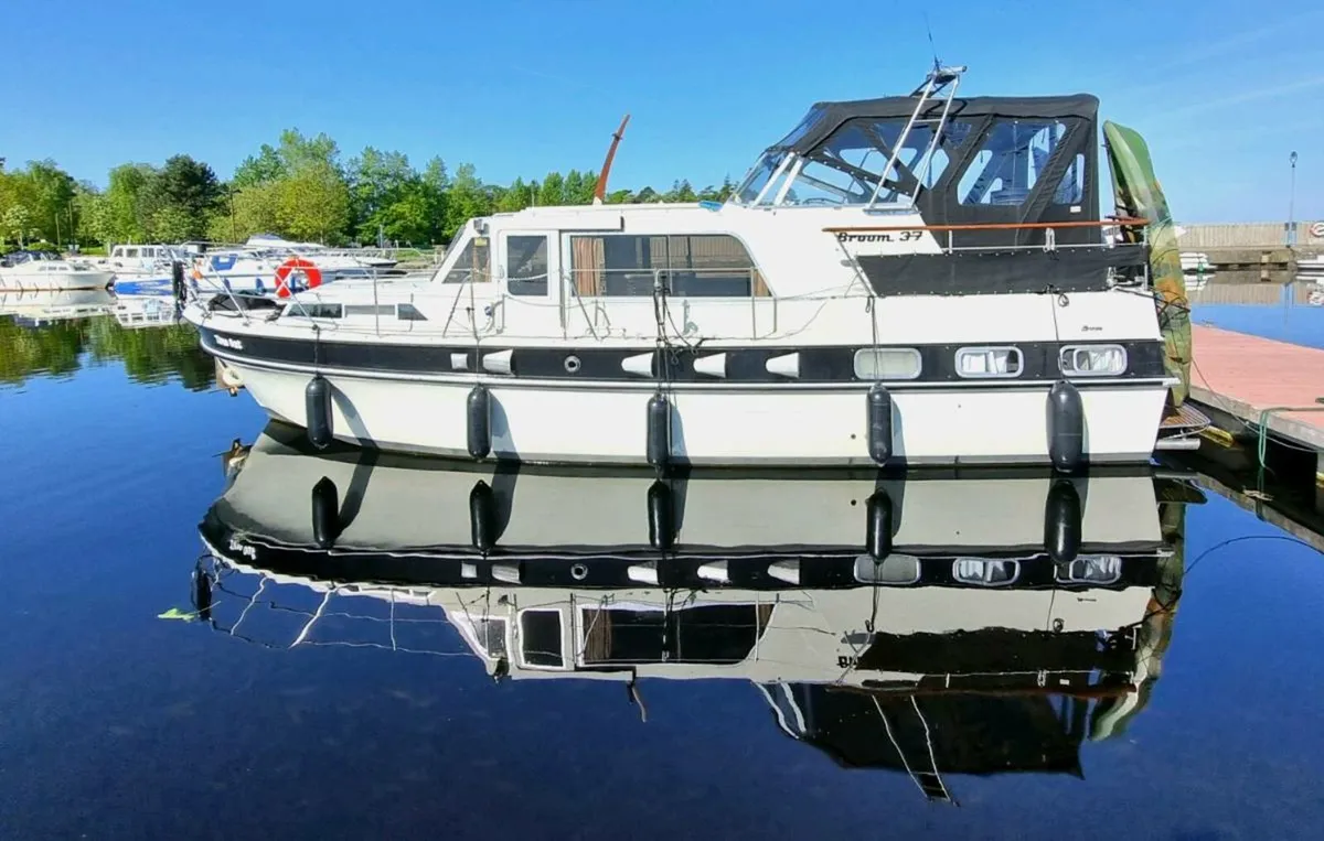 Broom Continental - Image 1