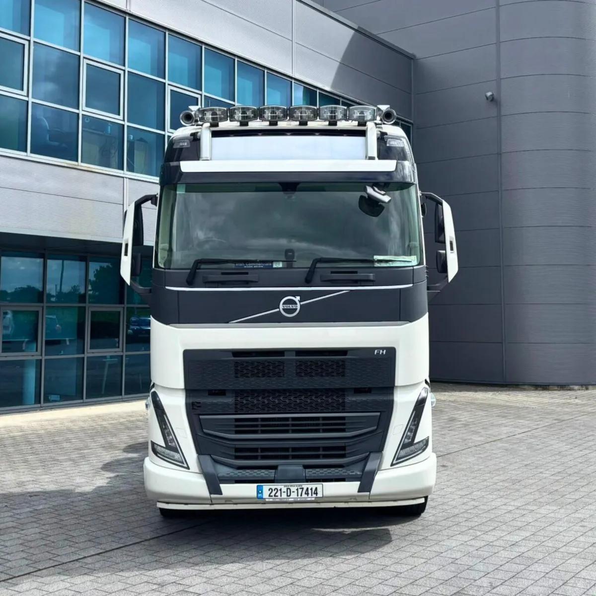 2022 FH 500 6X2 - Image 2
