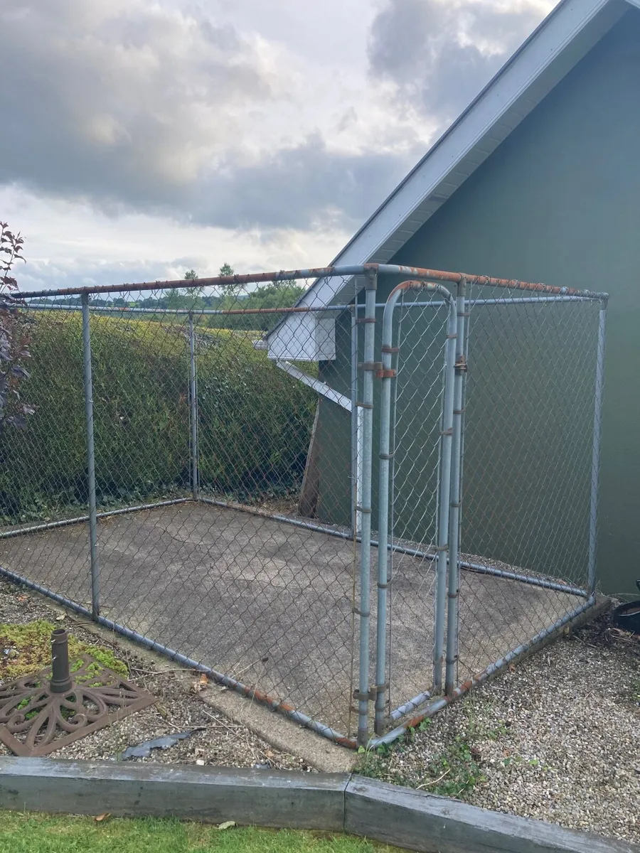 Metal dog kennel - Image 1