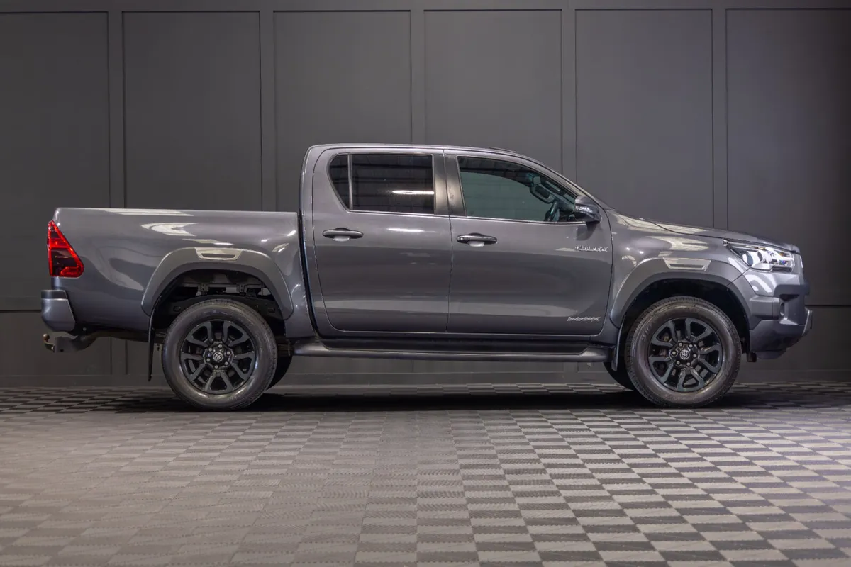 2023 Toyota Hilux Invincible 5 Seat N1 Crewcab - Image 2