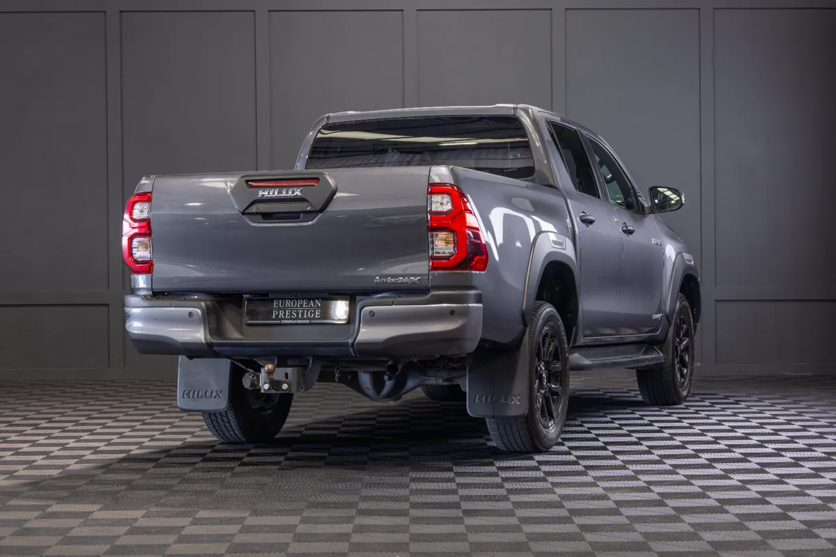 2023 Toyota Hilux Invincible 5 Seat N1 Crewcab - Image 3