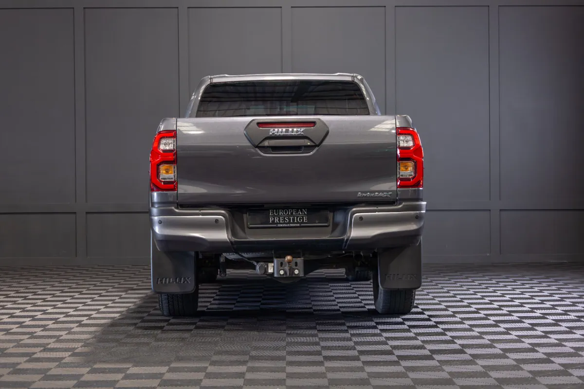 2023 Toyota Hilux Invincible 5 Seat N1 Crewcab - Image 4