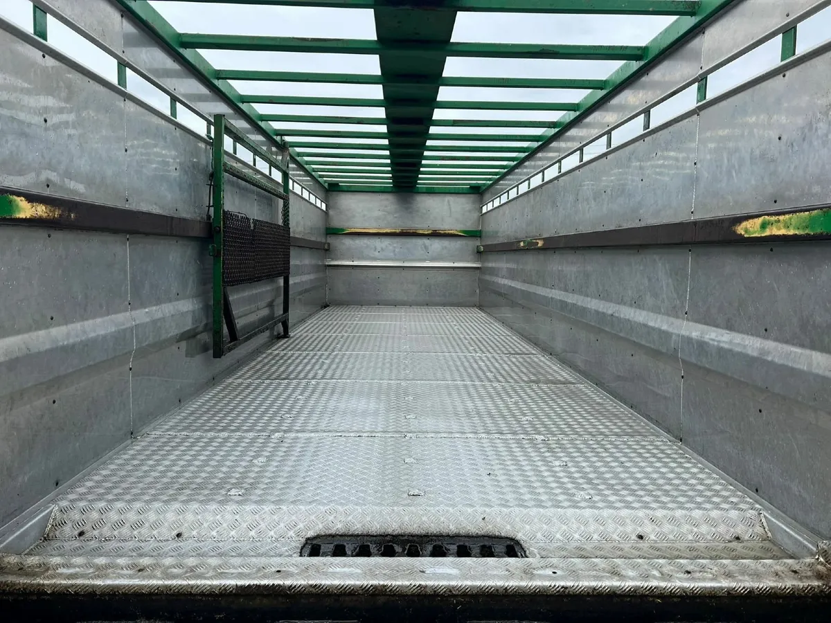 Broughan 28ft Cattle Trailer - Image 3