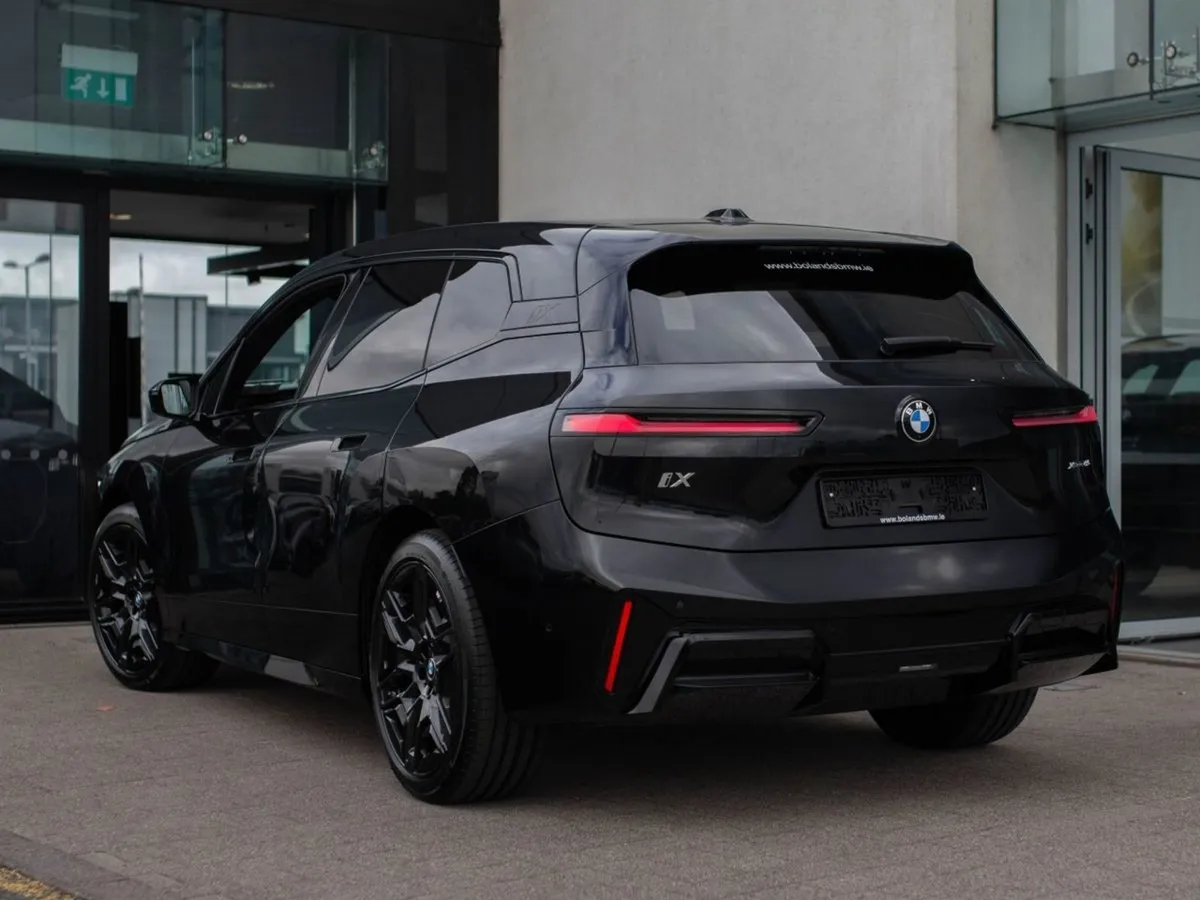 BMW IX Xdrive45 - Image 2