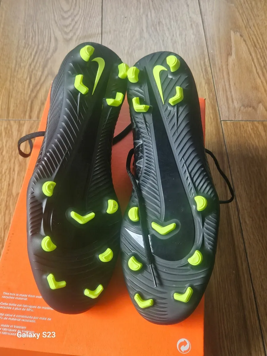 Football boots - Image 1
