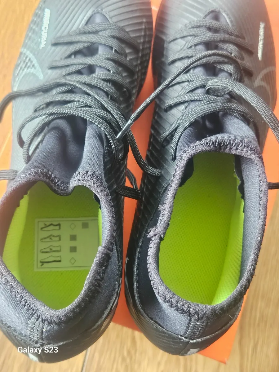 Football boots - Image 2