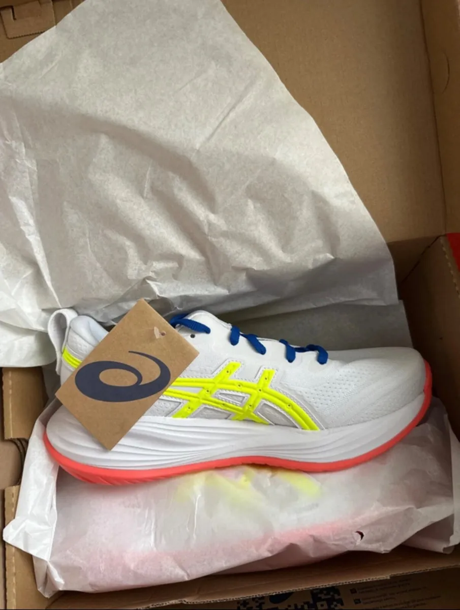 Brand new ASICS trainers EUR 40.5 - Image 1