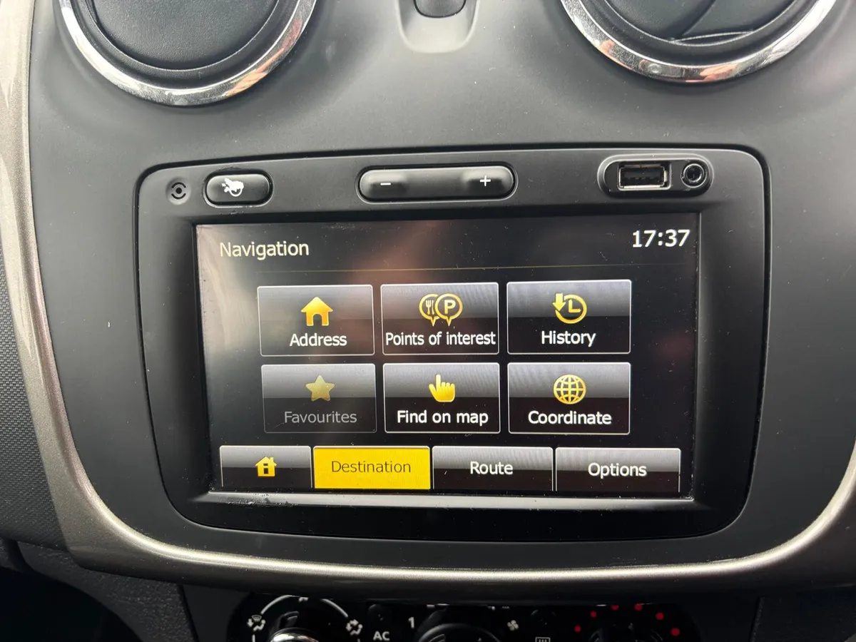 Dacia Sandero Stepway 2014  PETROL 1.0 - Image 4