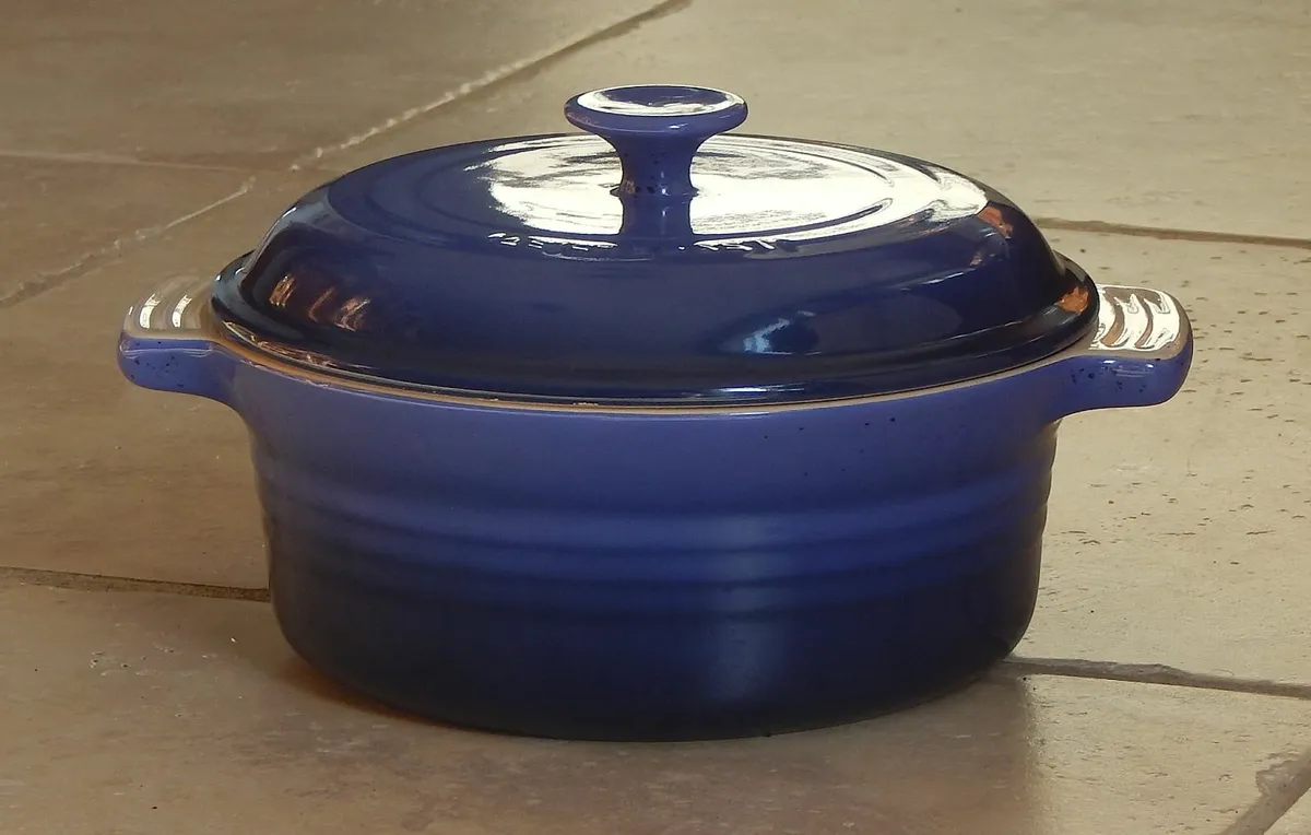 Le Creuset Cast Iron Enamel Ovenware Dish - Image 1