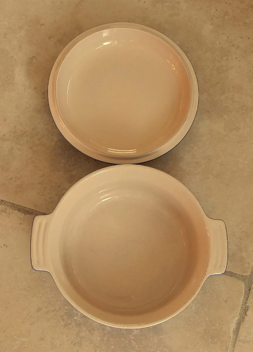 Le Creuset Cast Iron Enamel Ovenware Dish - Image 3