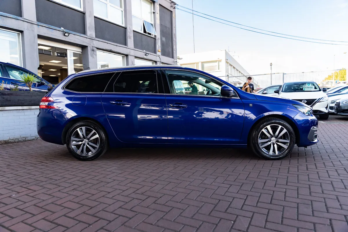 PEUGEOTE 308 1.5 HDI ALLURE PAN ROOF 5DR ESTATE AU - Image 2