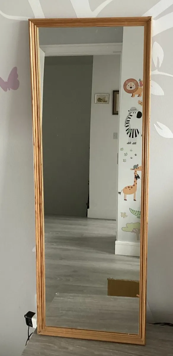 Wall mirror
