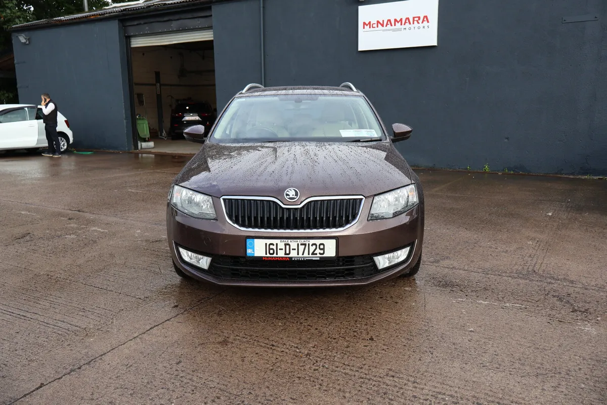 Skoda Octavia Style Combi 1 Owner Only 83,000Km! - Image 4