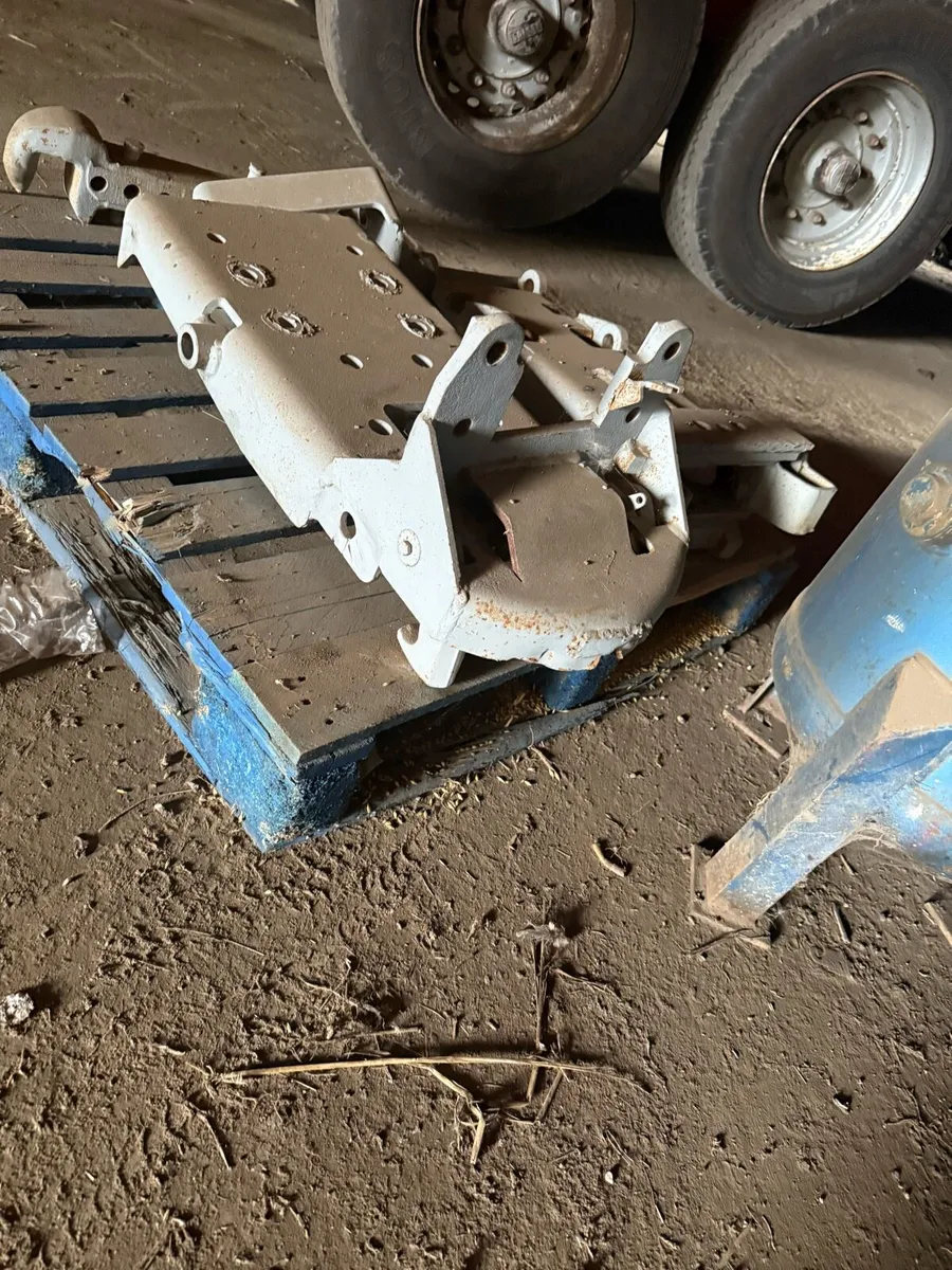 New Holland pick up hitch - Image 4