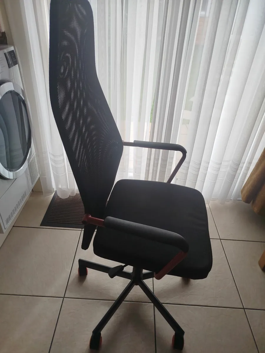Gaming Chair - Image 1