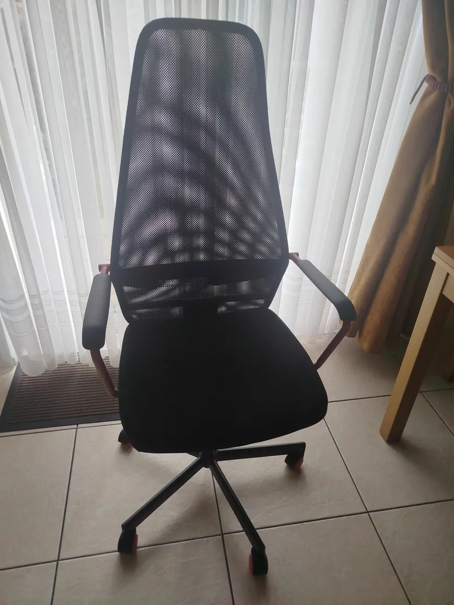 Gaming Chair - Image 4