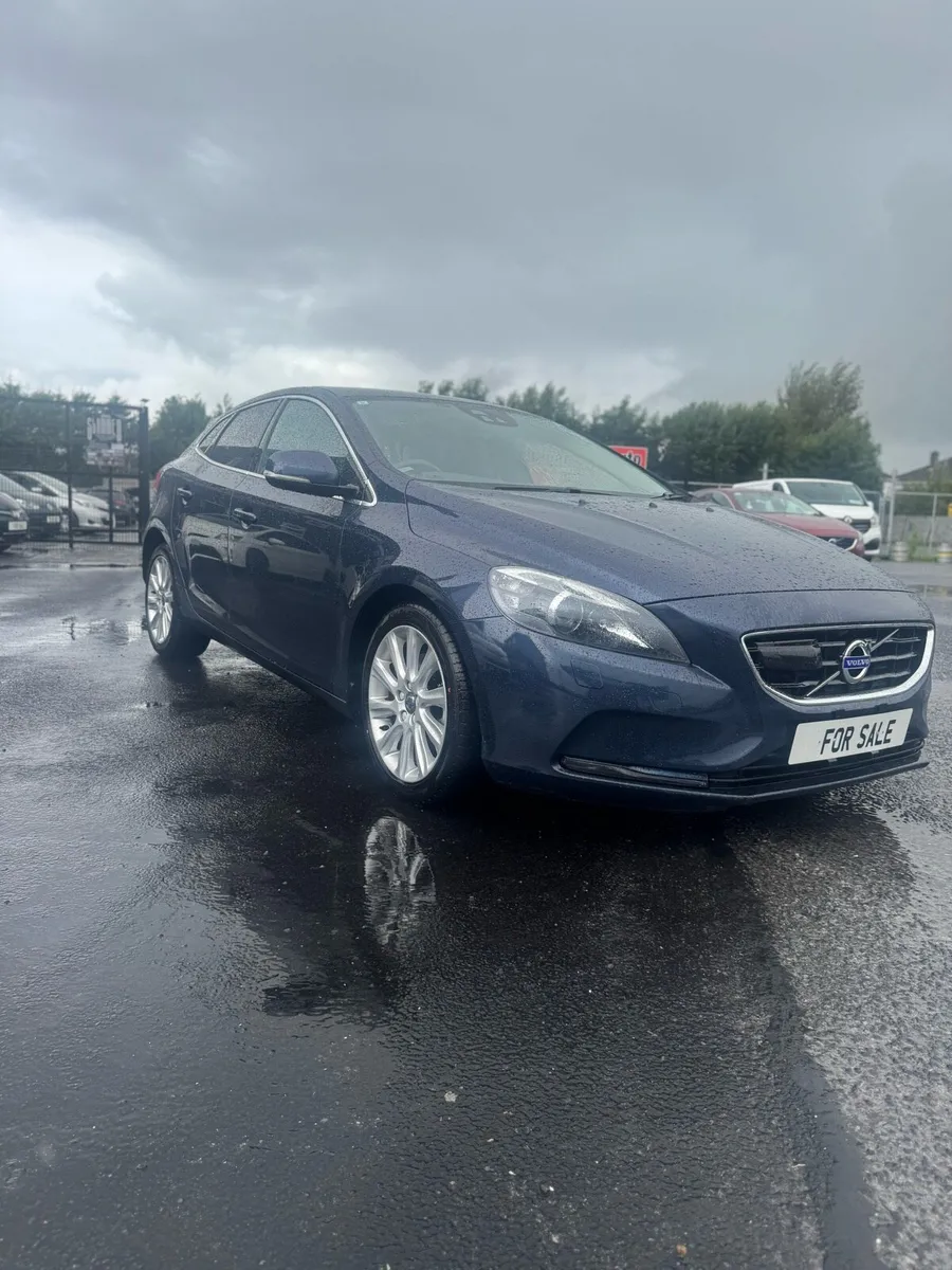 Volvo v40, 2015,Automatic, Warranty,NCT,Tax - Image 1