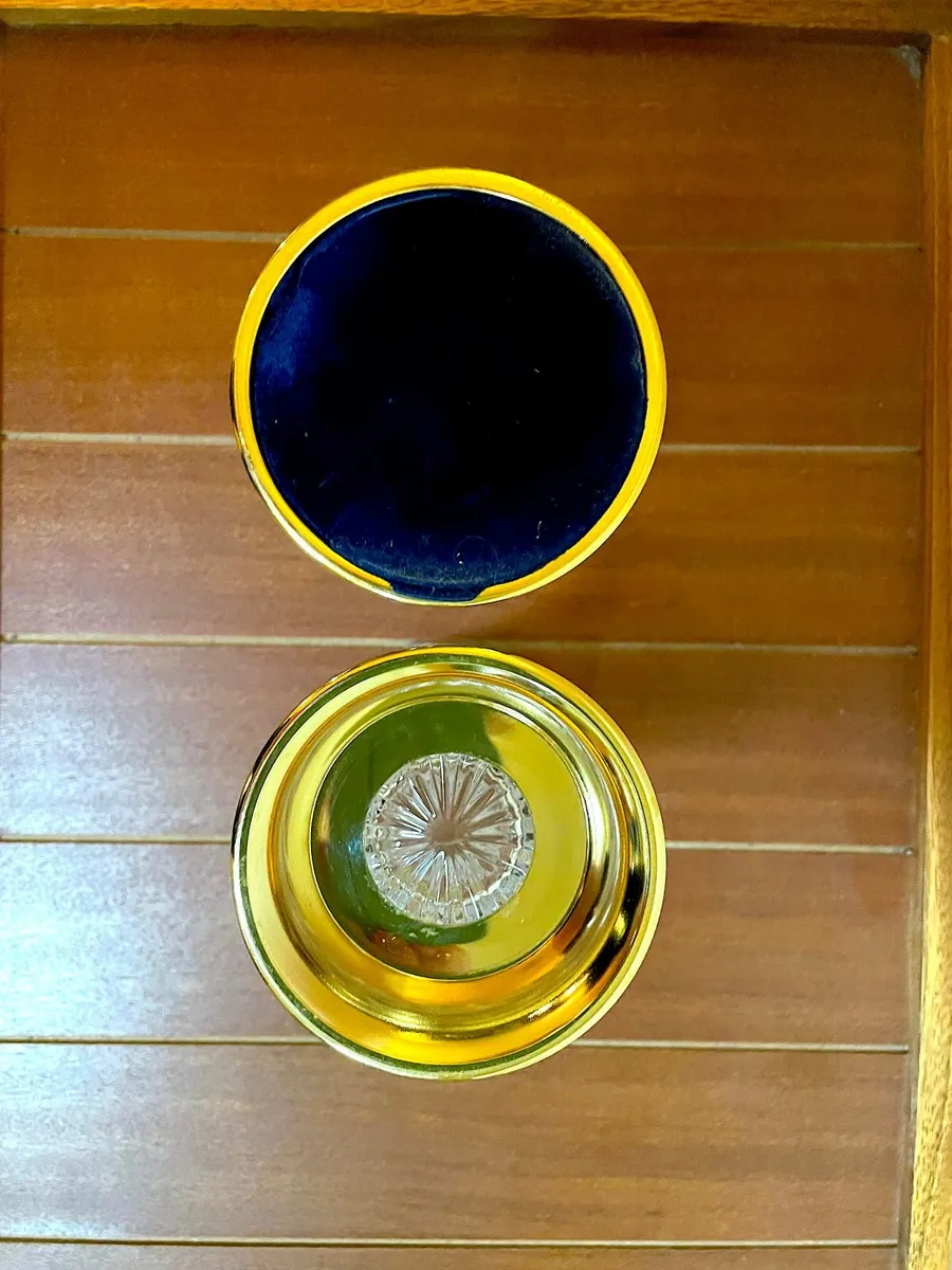Vintage  Crystal vase with 22carat Gold finishing - Image 3