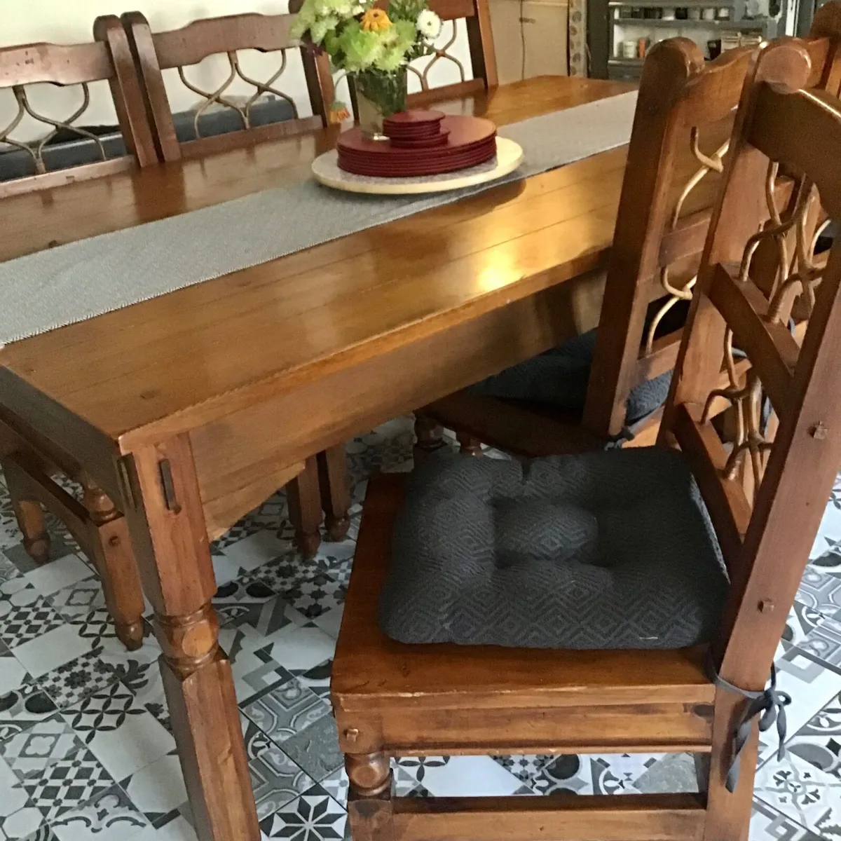 Table & 6 chairs - Image 2