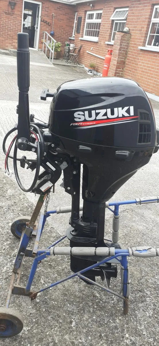 Suzuki outboard engine - Image 1