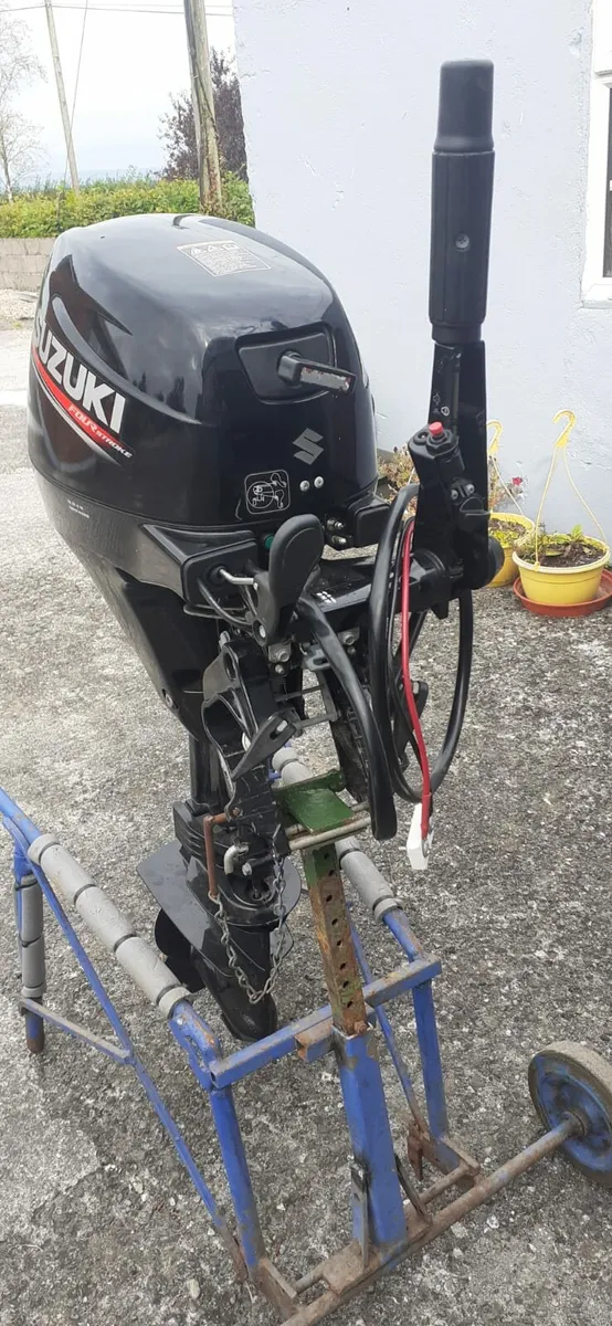 Suzuki outboard engine - Image 2
