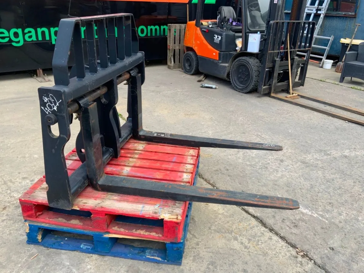 UNUSED COMPACT LOADER FORK CARRIAGE...4022. - Image 4