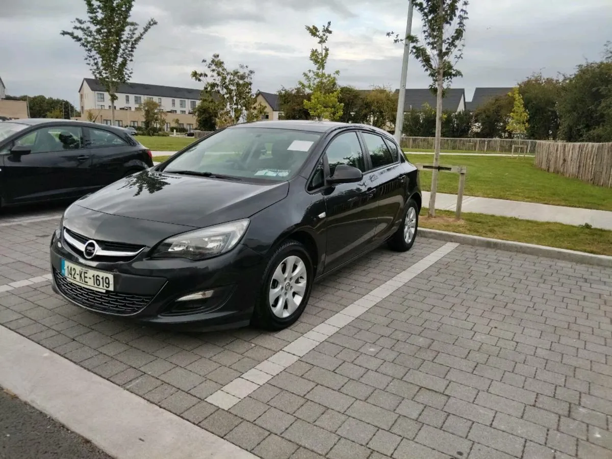 Vauxhall Astra 1.6 diesel 
New NCT 25/8/26 - Image 2