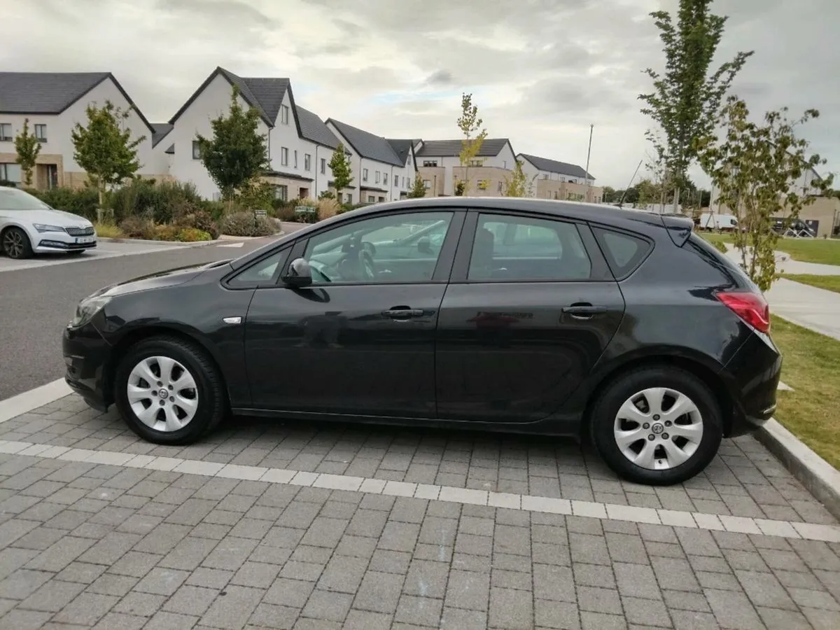 Vauxhall Astra 1.6 diesel 
New NCT 25/8/26 - Image 3