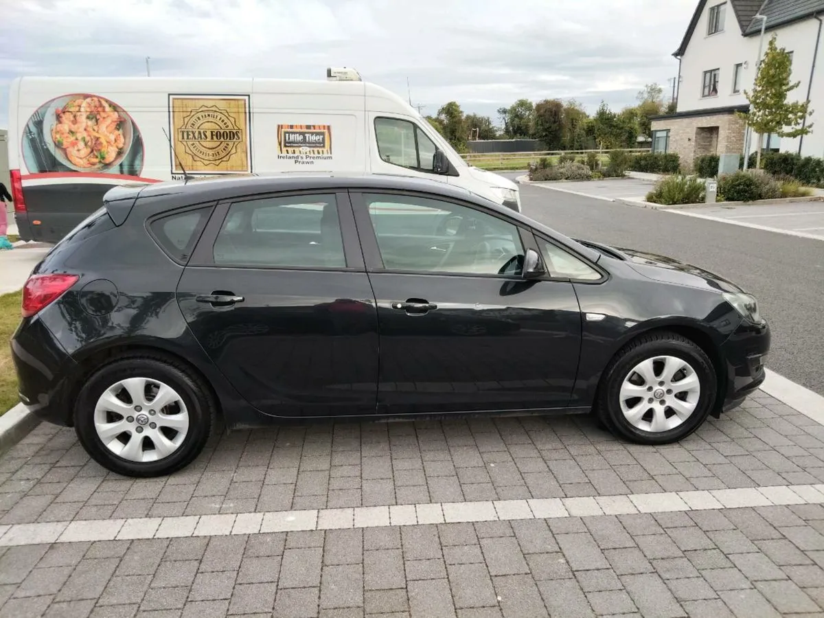 Vauxhall Astra 1.6 diesel 
New NCT 25/8/26 - Image 4