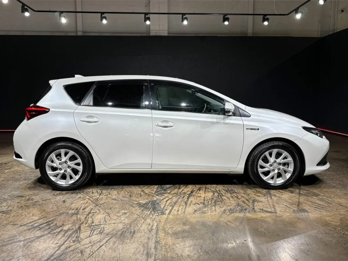 Toyota Auris 1.8 HYBRID AUTOMATIC - FULL CREAM LEA - Image 4