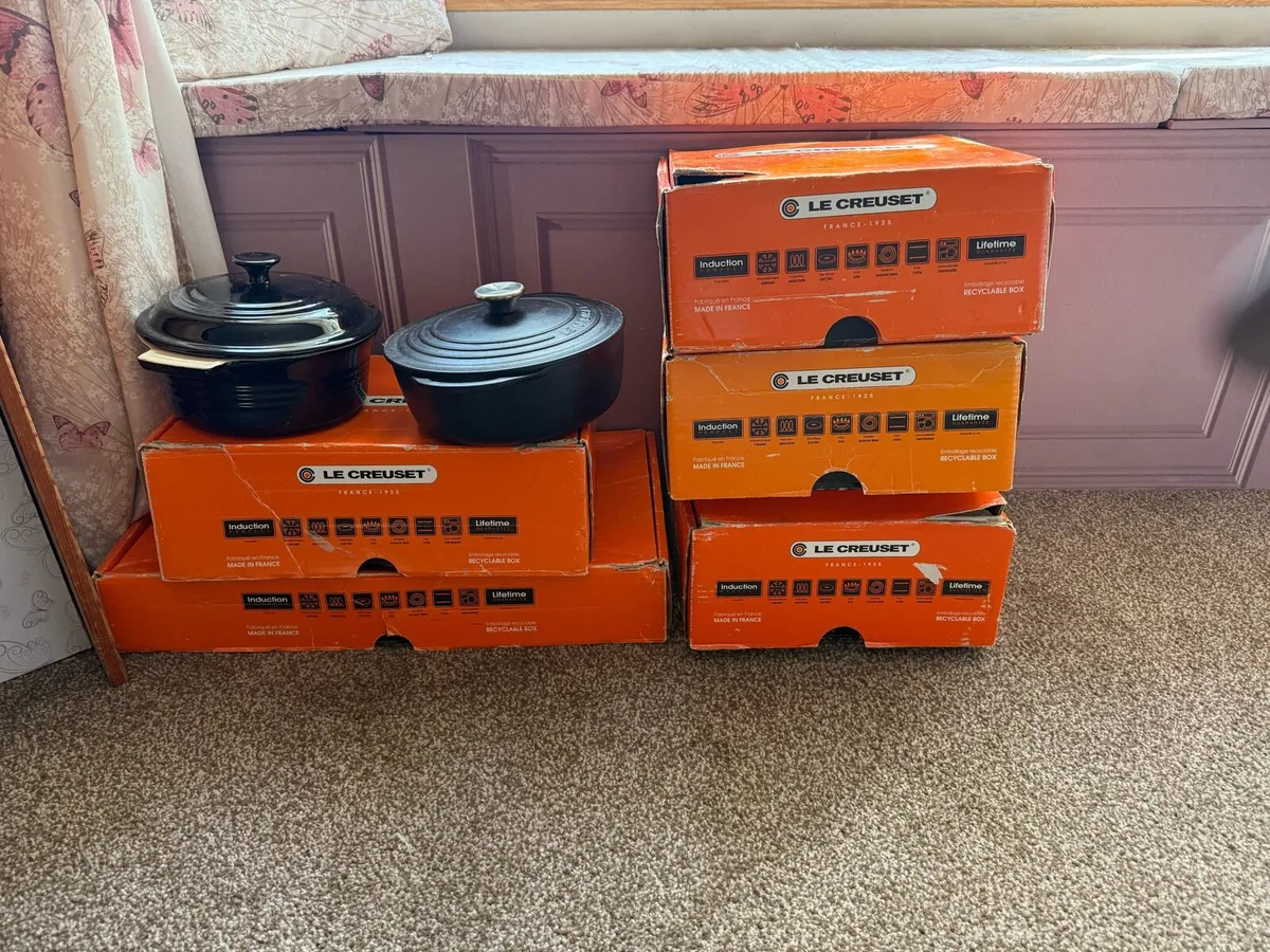 Black Le Creuset set - Image 1
