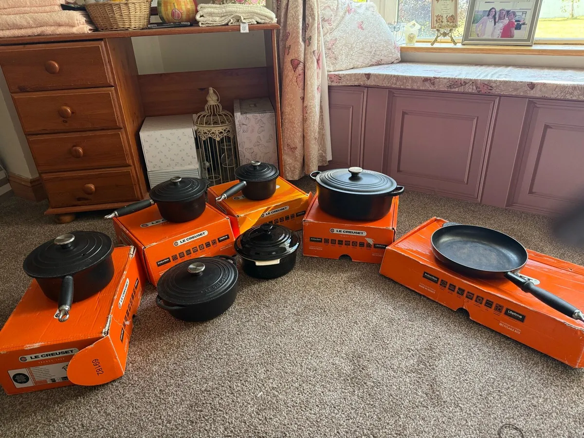 Black Le Creuset set - Image 2