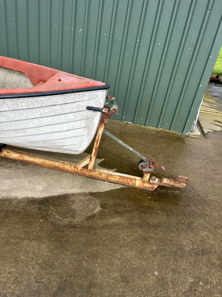 Boat and trailer - Image 2