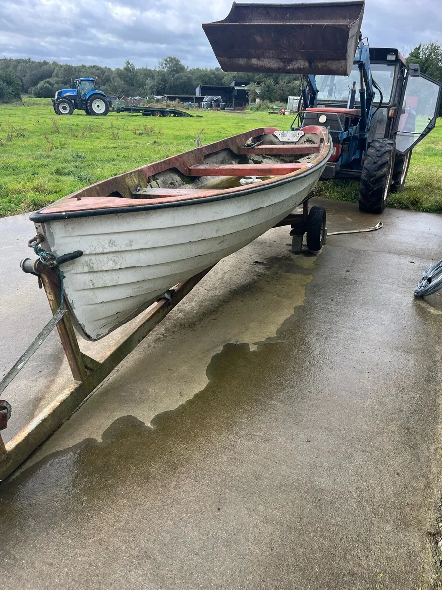 Boat and trailer - Image 3