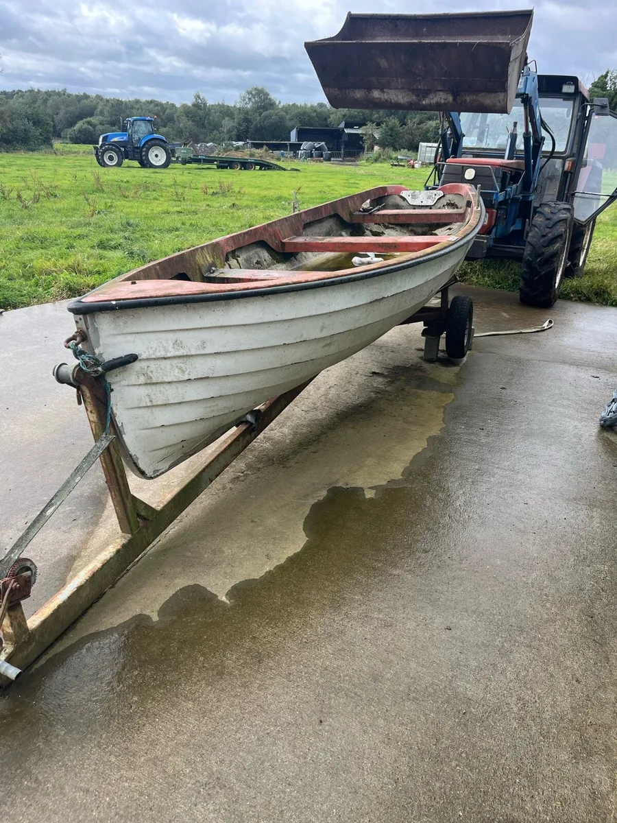 Boat and trailer - Image 4