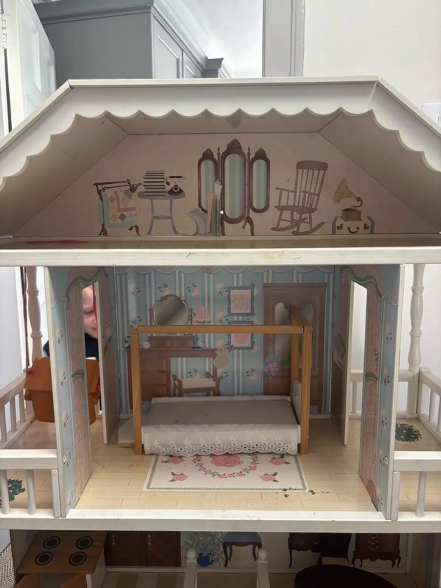 Free Wooden Dolls House - Image 2