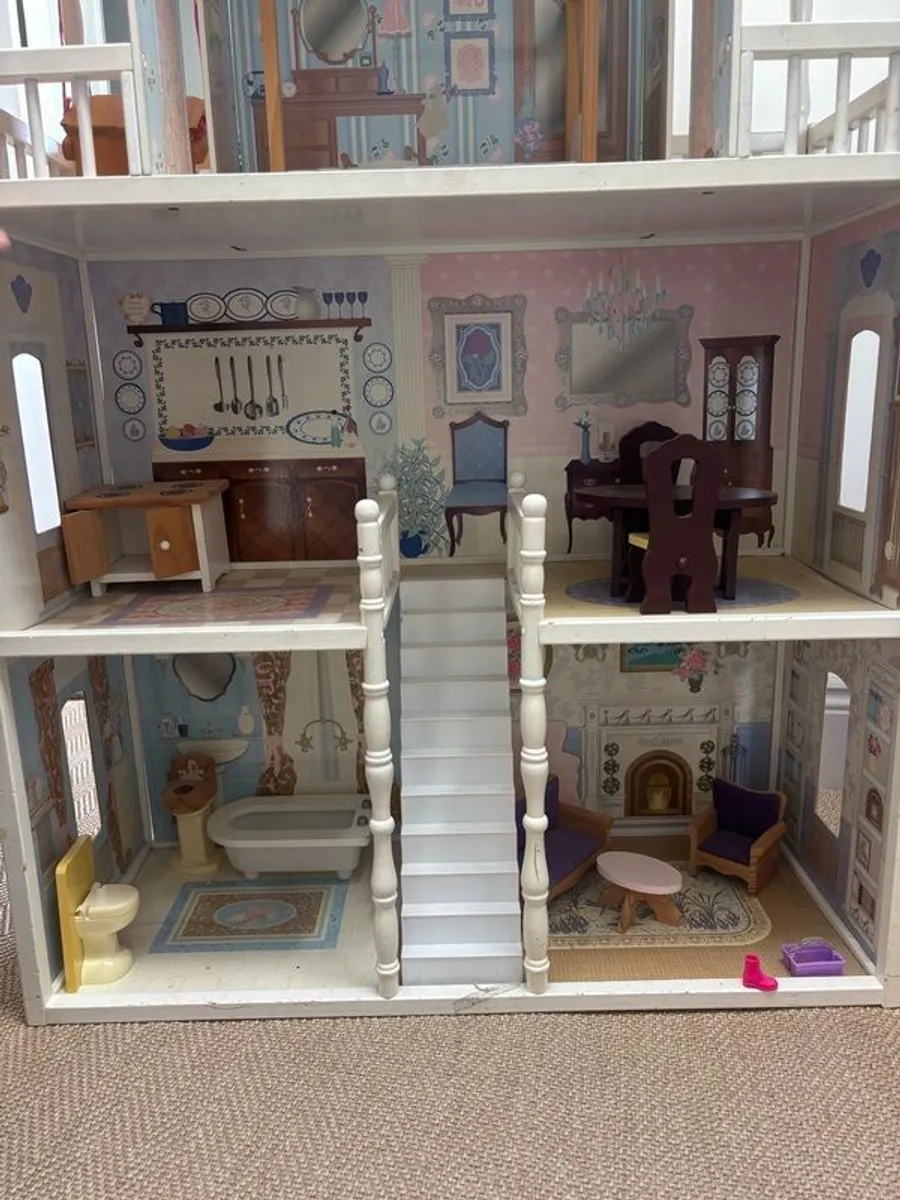Free Wooden Dolls House - Image 3
