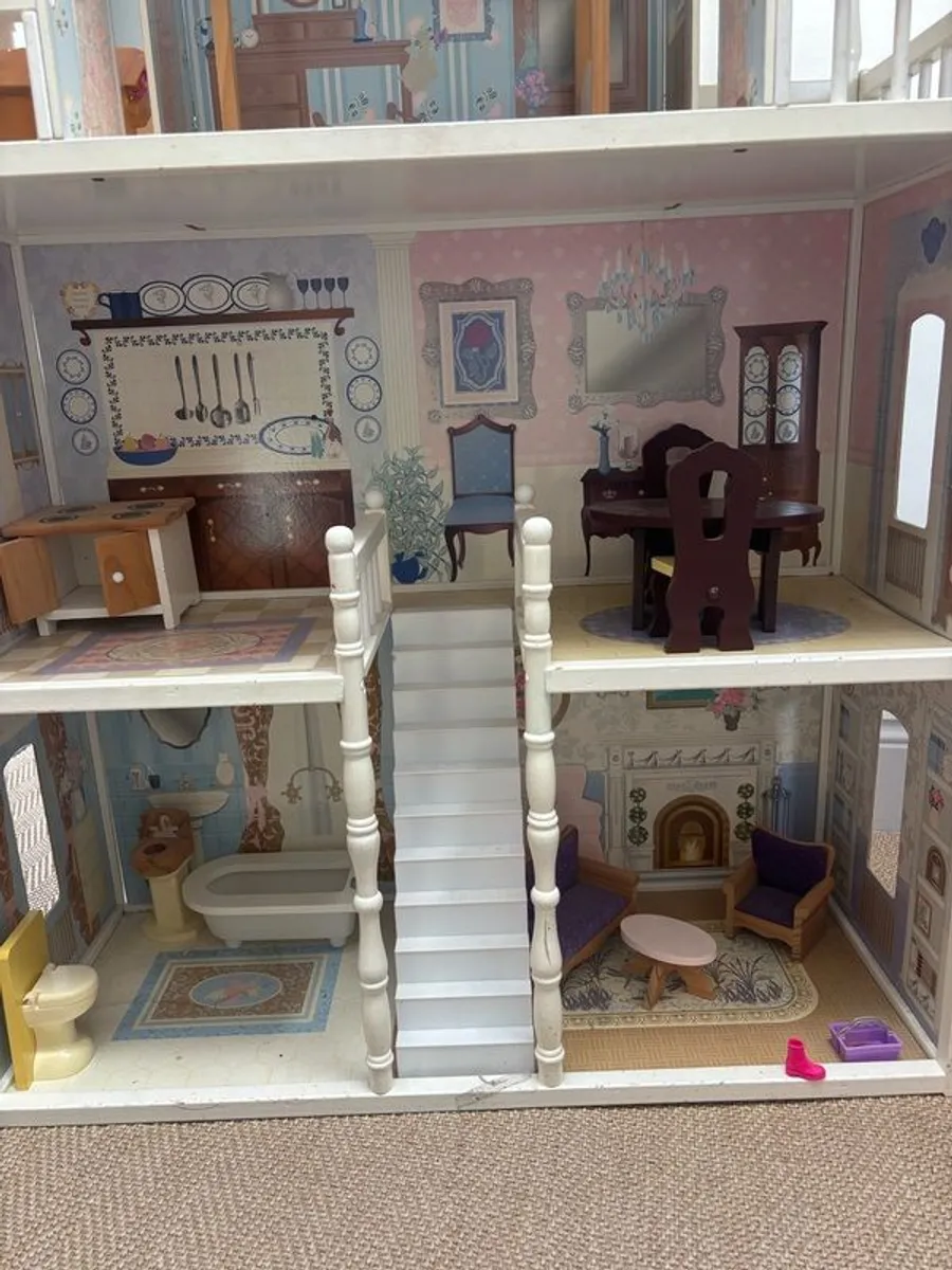 Free Wooden Dolls House - Image 4