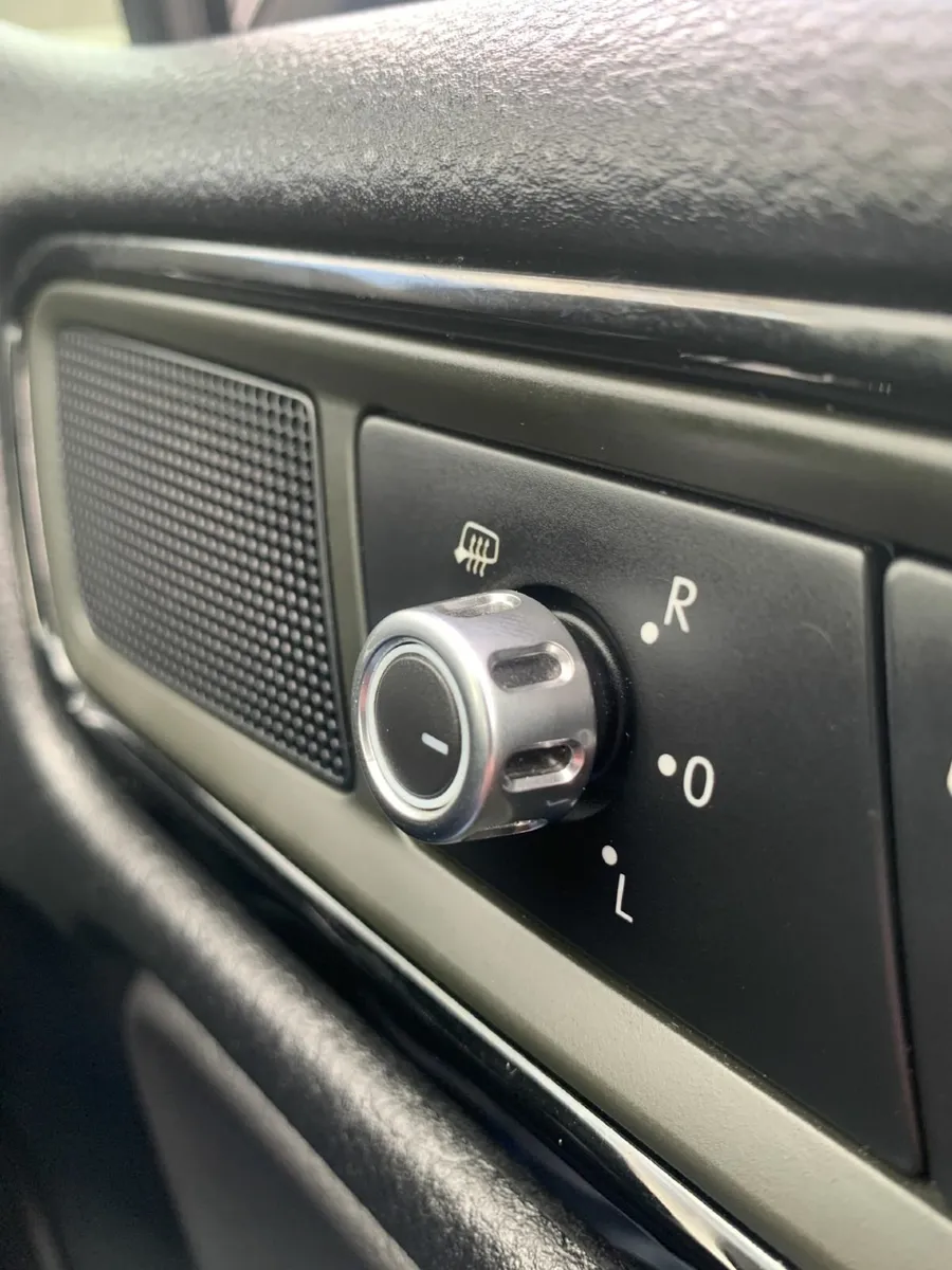 Volkswagen Touareg 2013 - Image 2