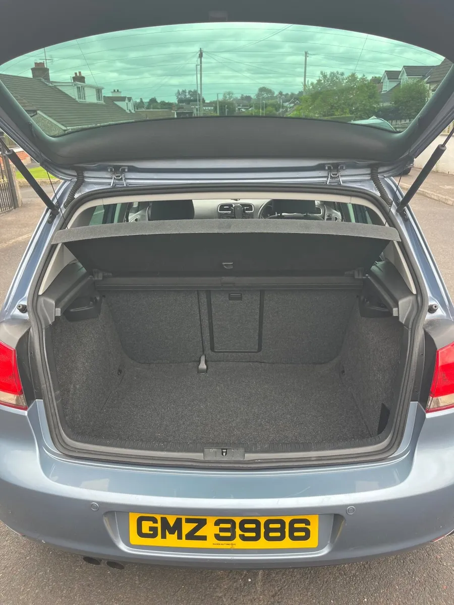 Volkswagen Golf 2010 - Image 2