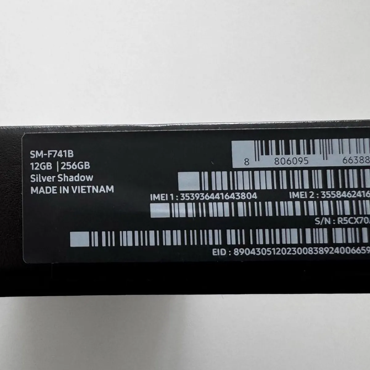 Samsung Galaxy Z Flip 6 - Image 1