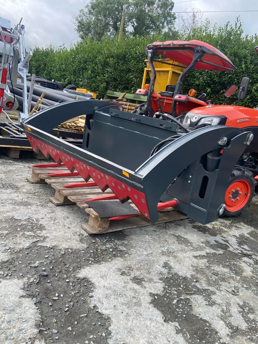 Bale splitter ,buckets, grabs ,pallet toes - Image 1