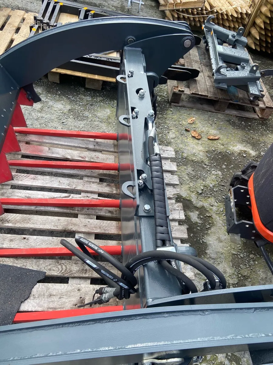 Bale splitter ,buckets, grabs ,pallet toes - Image 4