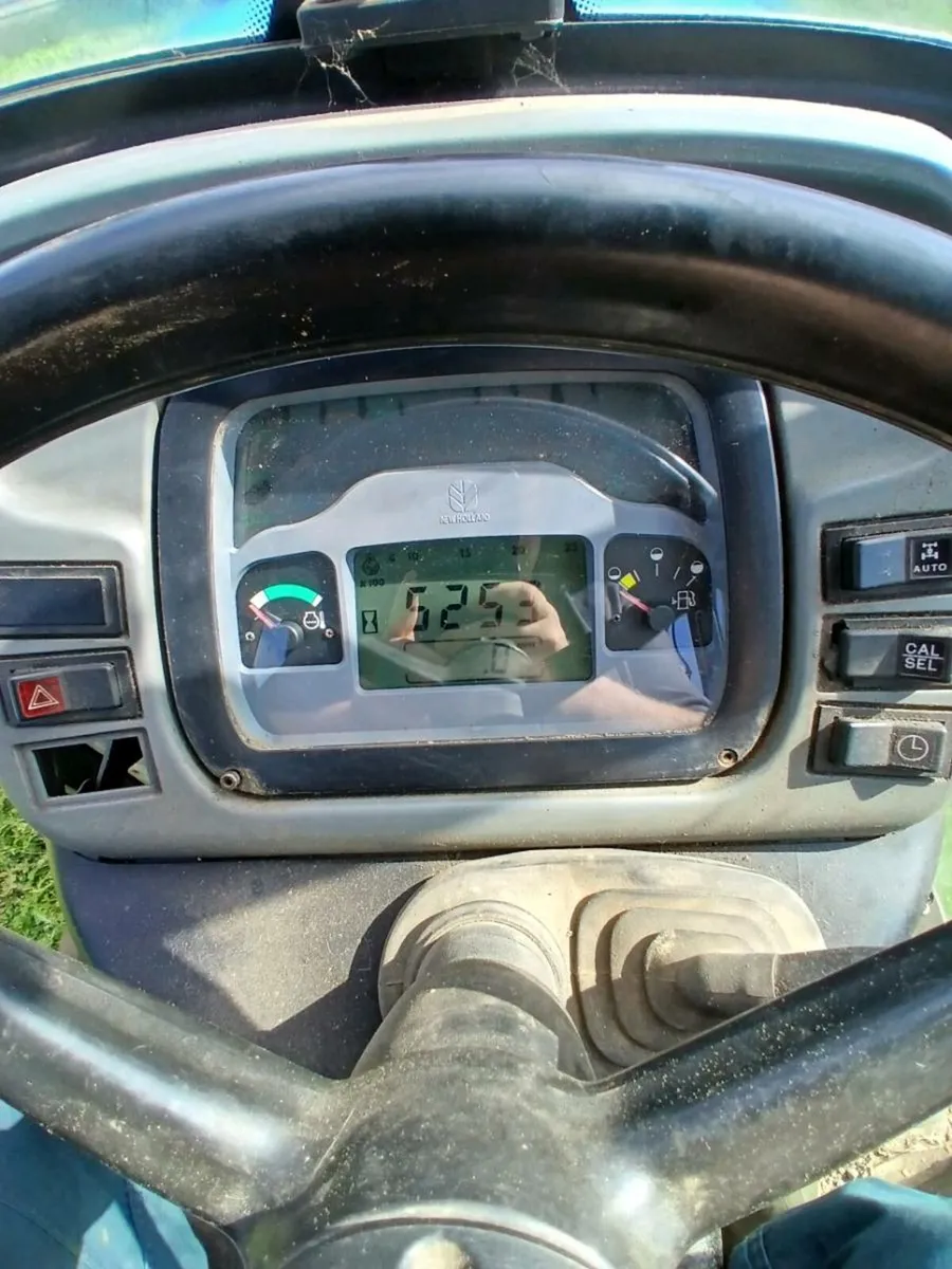 New Holland TN90F - Image 4