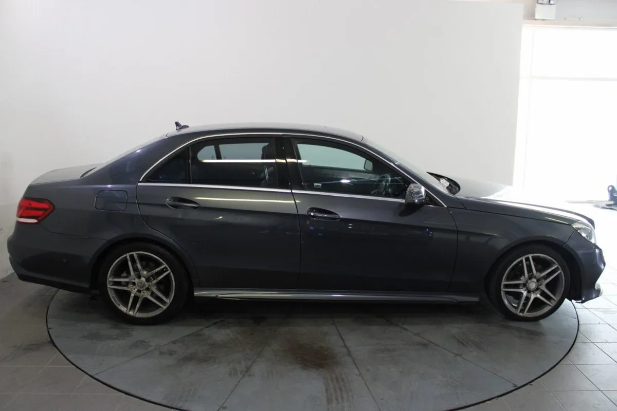 Mercedes-Benz E-Class E 300 Hybrid Sport Auto AMG - Image 4