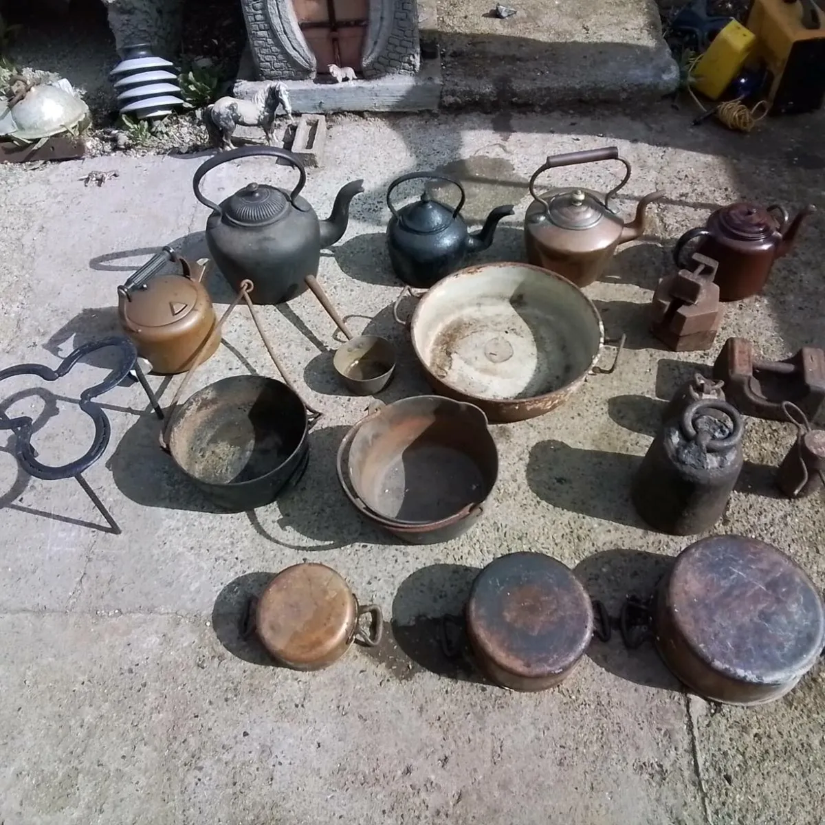 ANTIQUE AND COLLECTABLES - Image 1